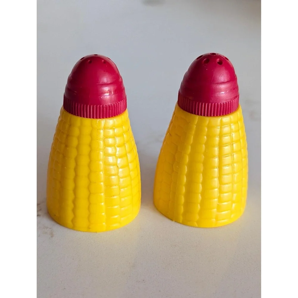 Vintage Lapin Corn on the Cob Salt and Pepper Shakers Plastic Yellow Red USA